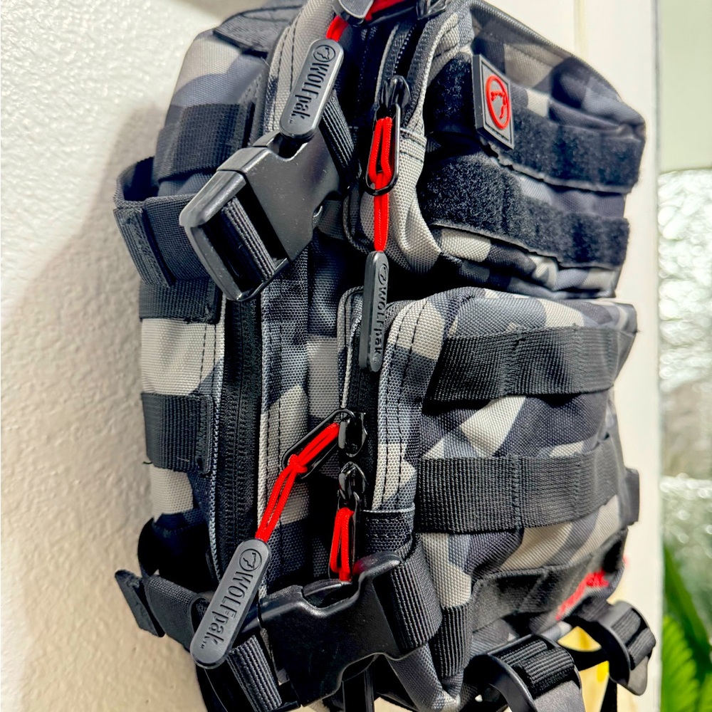 Selling my Brand new  9L Wolfpak bag.